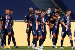 赛前里昂备战中超；战术微调细节曝光；引发热议；年轻球员得到机会(蔚蓝档案战术对抗赛阵容)九游体育