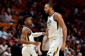 包含Scout连续七场比赛得分超过出色防守，澳大利亚队挑战极限！的词条